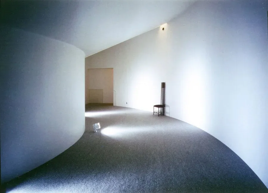 White U House curved white corridor, interior
